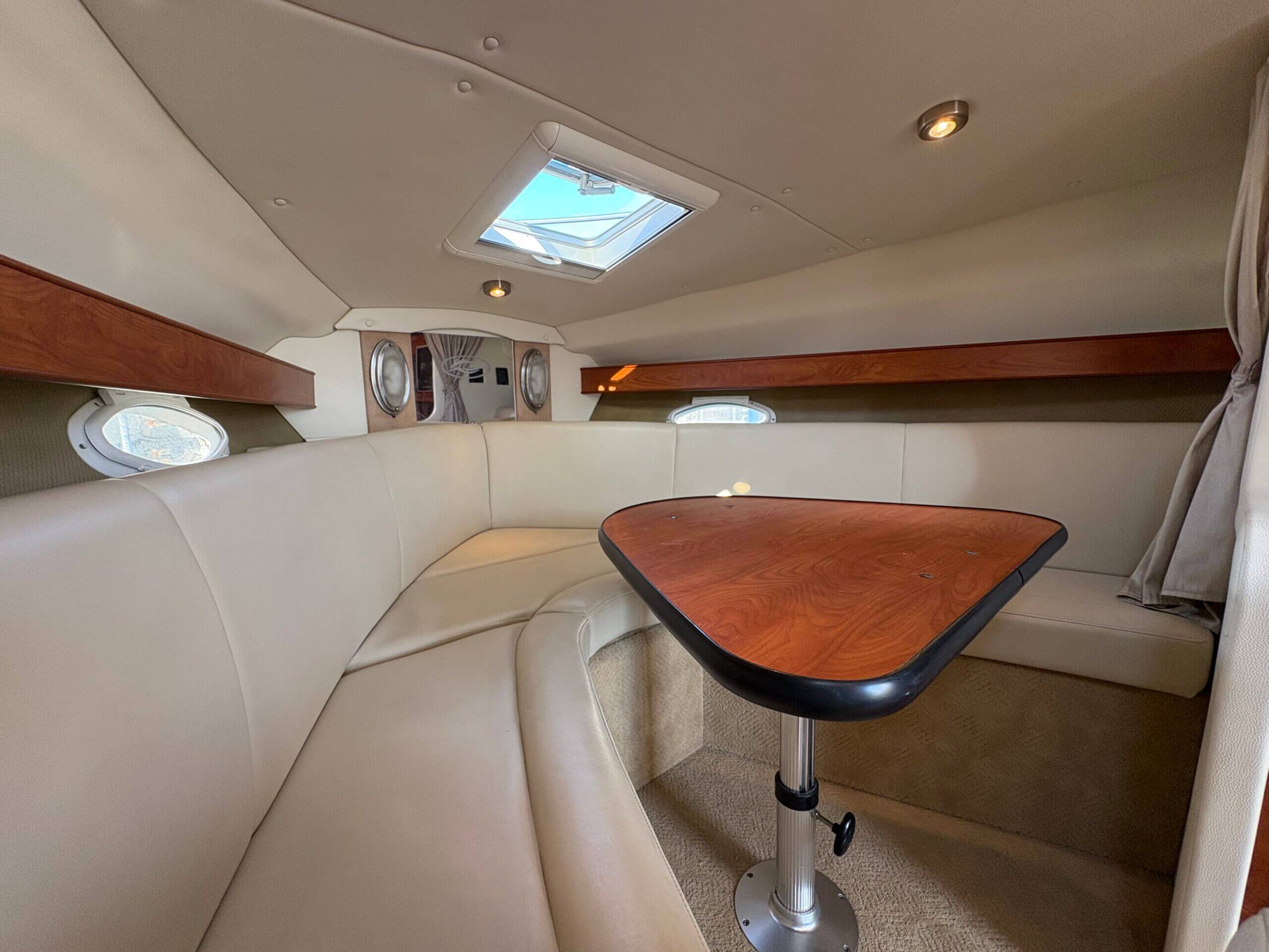 Rinker 300 Cruiser – Année 2008 Moteurs Neufs