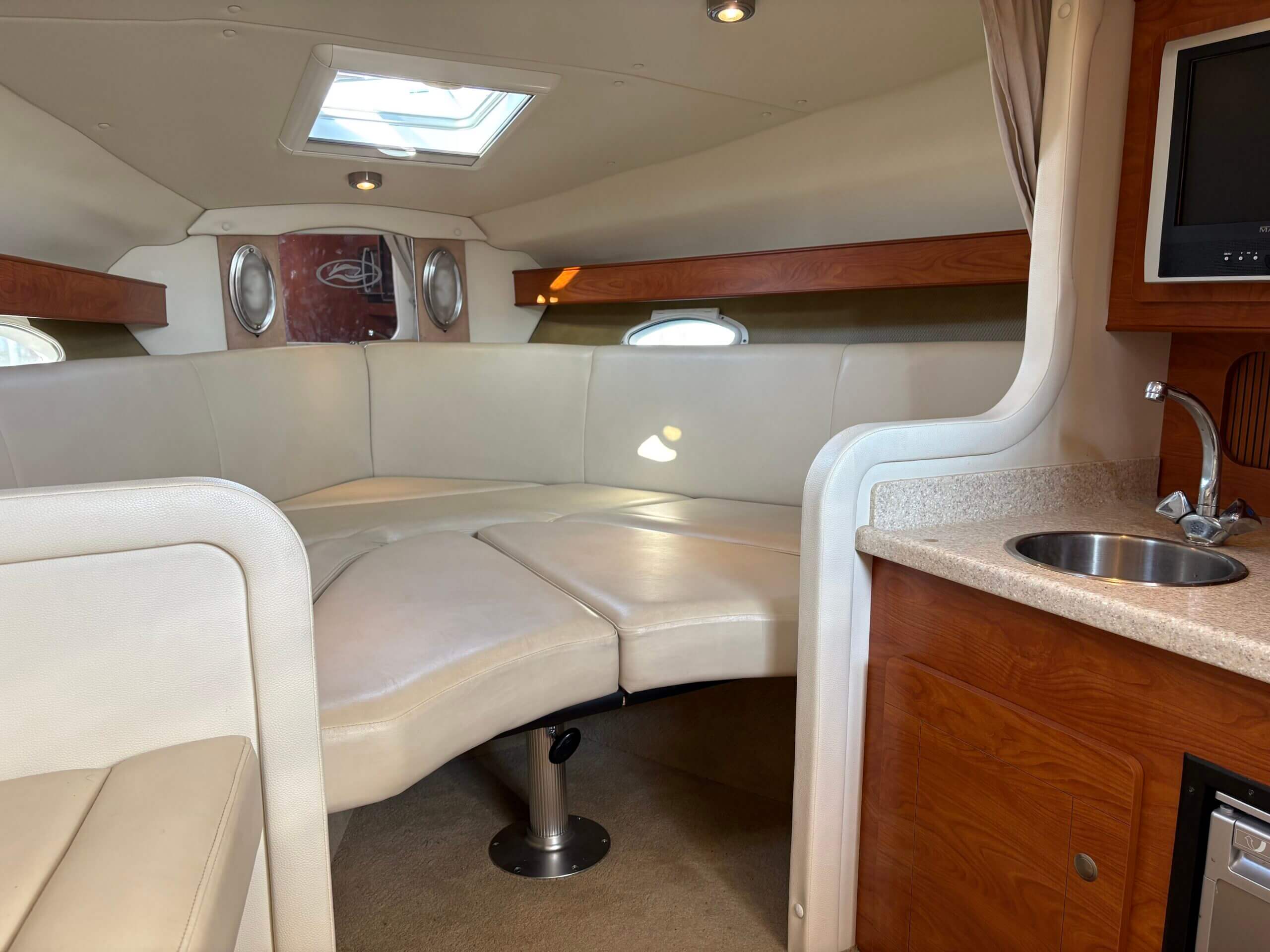 Rinker 300 Cruiser – Année 2008 Moteurs Neufs