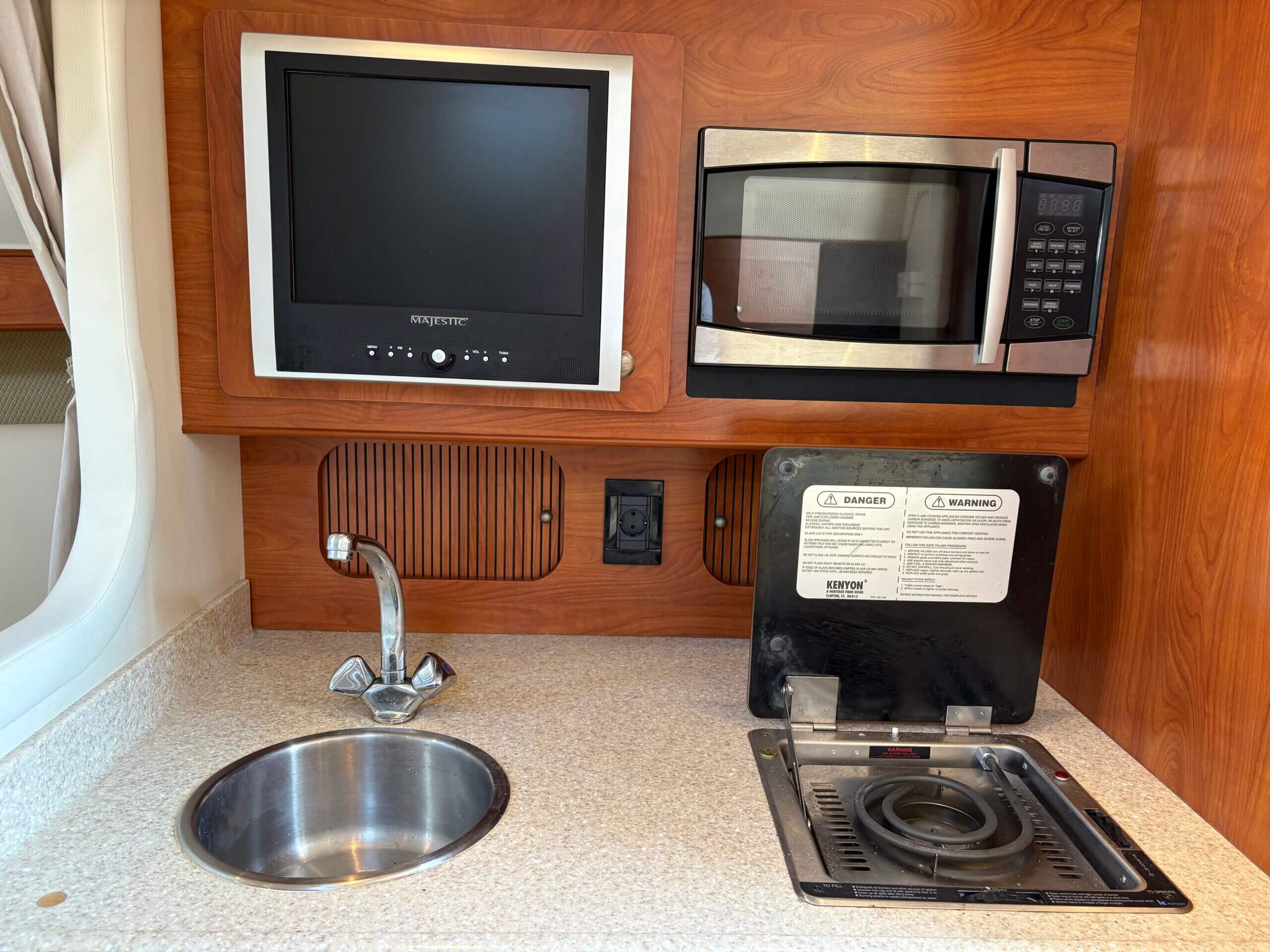 Rinker 300 Cruiser – Année 2008 Moteurs Neufs