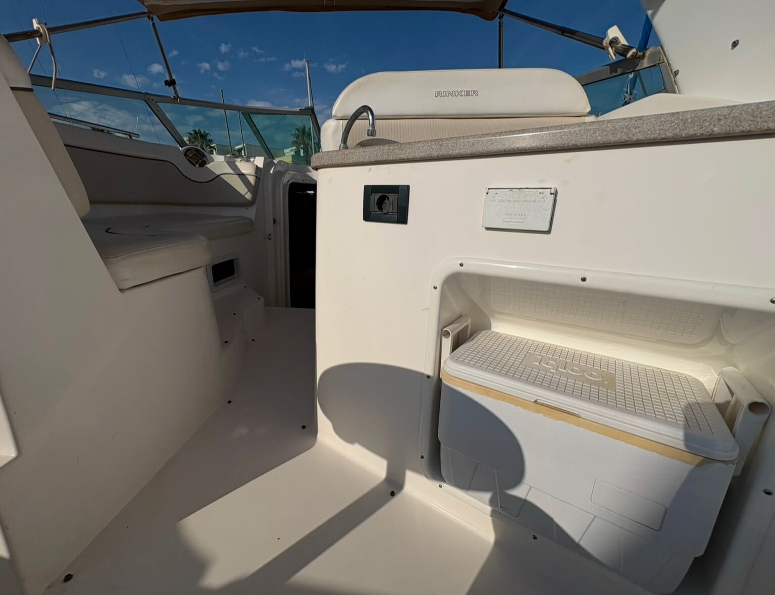 Rinker 300 Cruiser – Année 2008 Moteurs Neufs