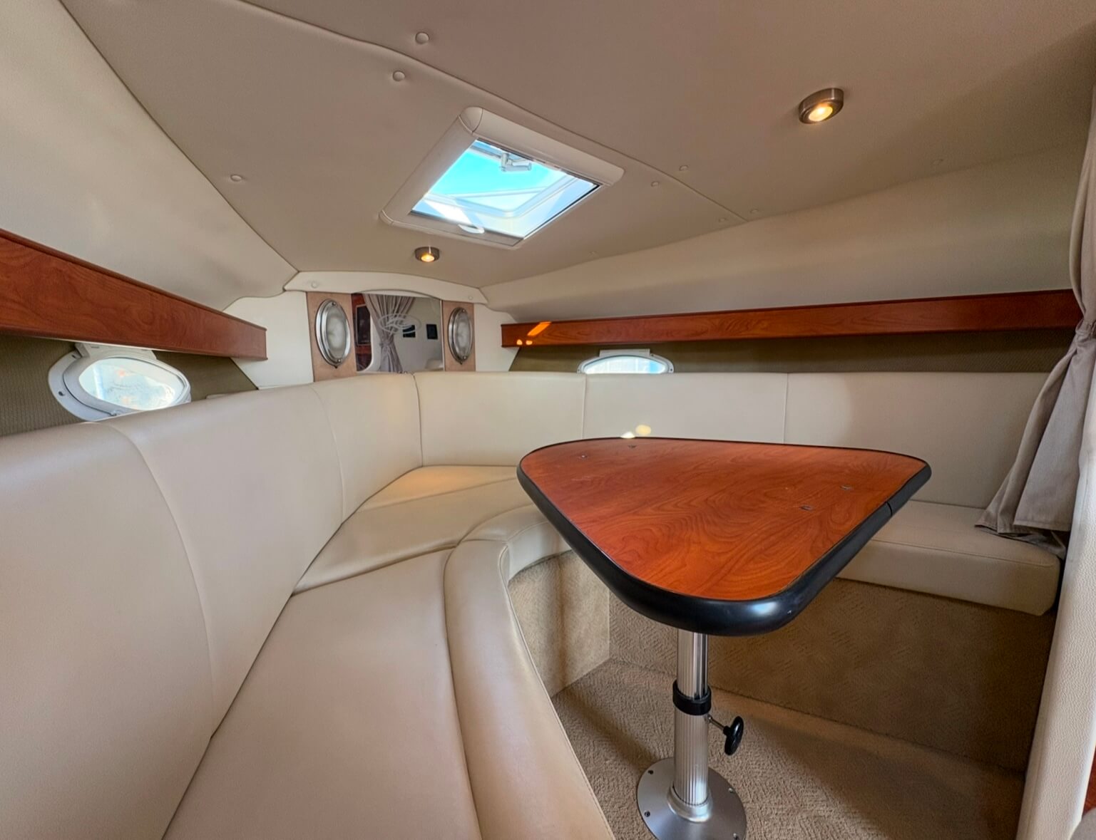 Rinker 300 Cruiser – Année 2008 Moteurs Neufs