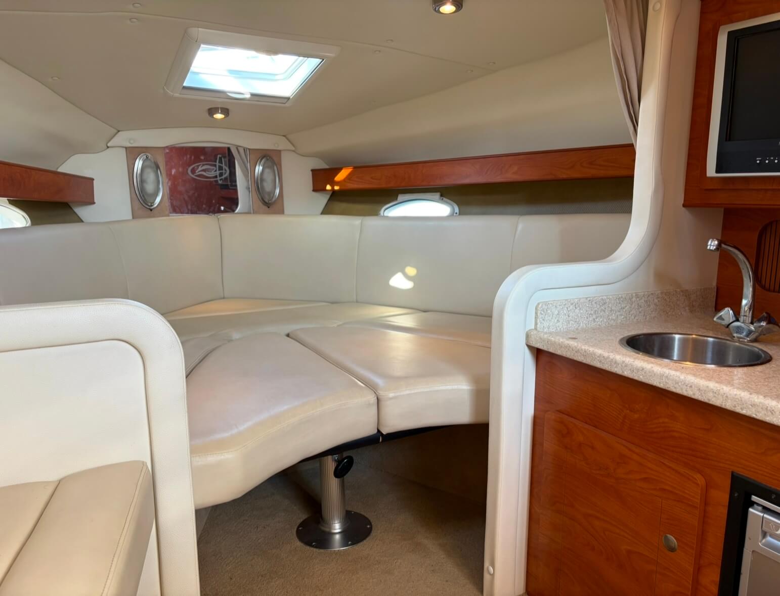 Rinker 300 Cruiser – Année 2008 Moteurs Neufs