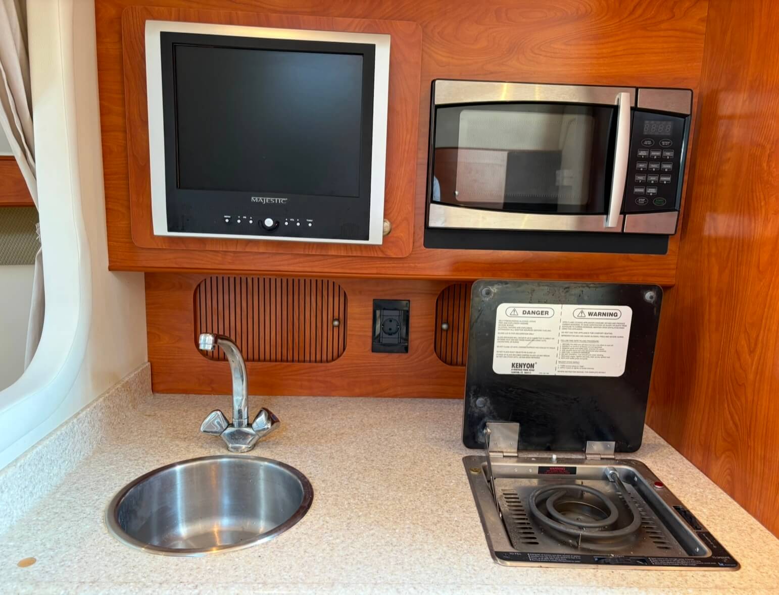 Rinker 300 Cruiser – Année 2008 Moteurs Neufs