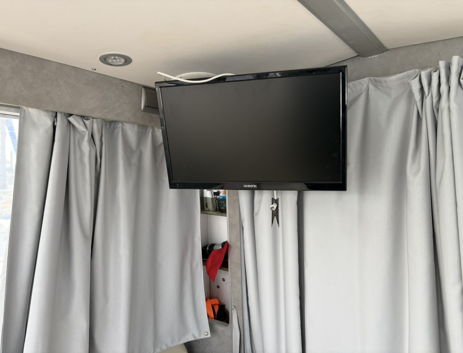 Jamaica 30 FB 2x 200cv