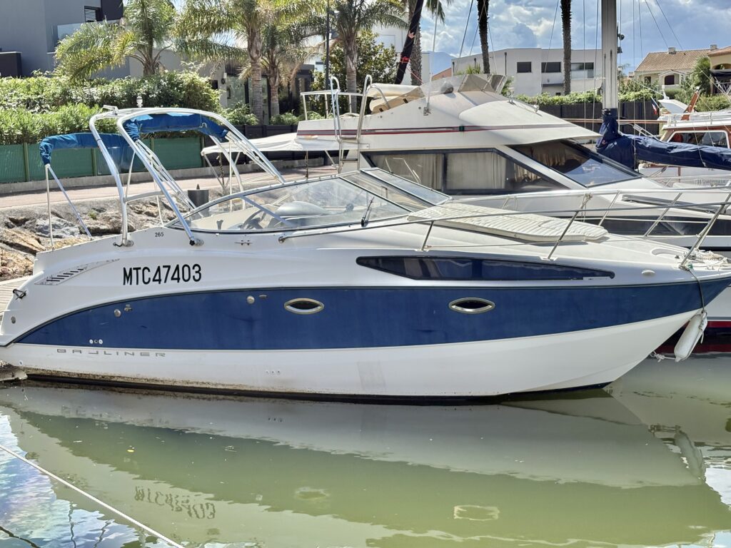 BAYLINER 265 SB – 260 cv MERCRUISER – Place De Port Disponible