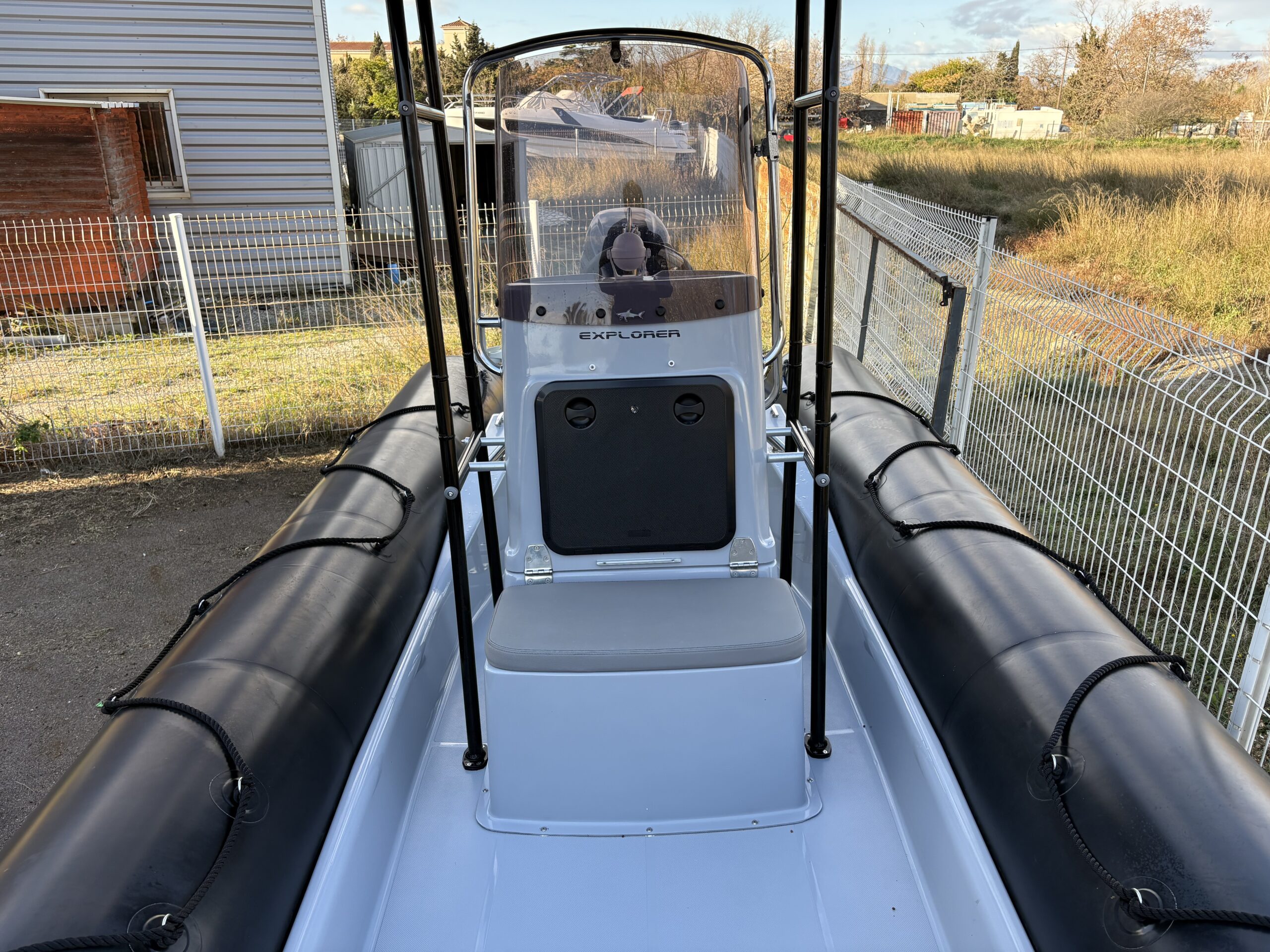 Semi-Rigide Bombard 700 Explorer 2025 – place de port – Financement