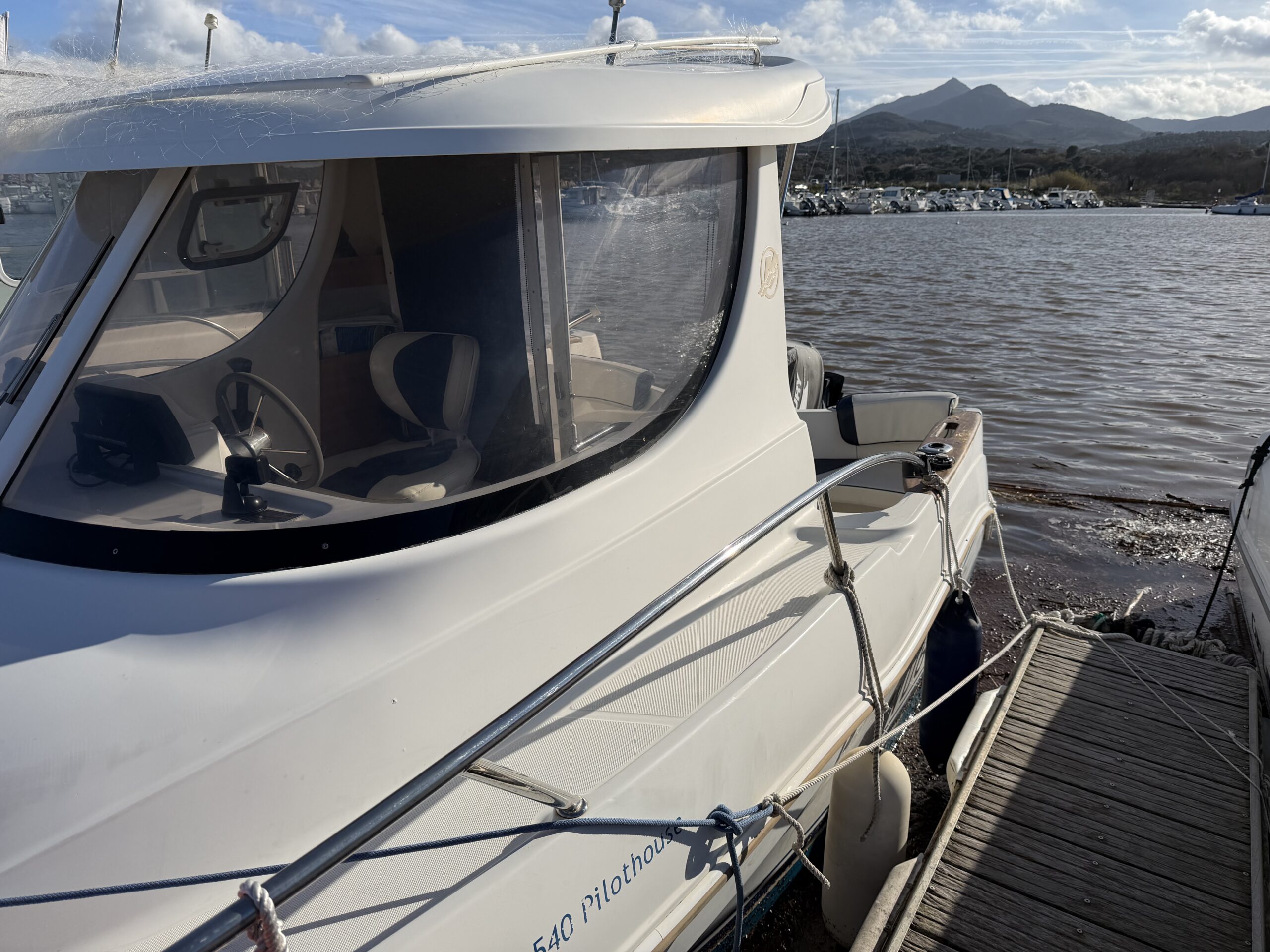 QUICKSILVER QS540 PILOTHOUSE 50cv Mercury 4T