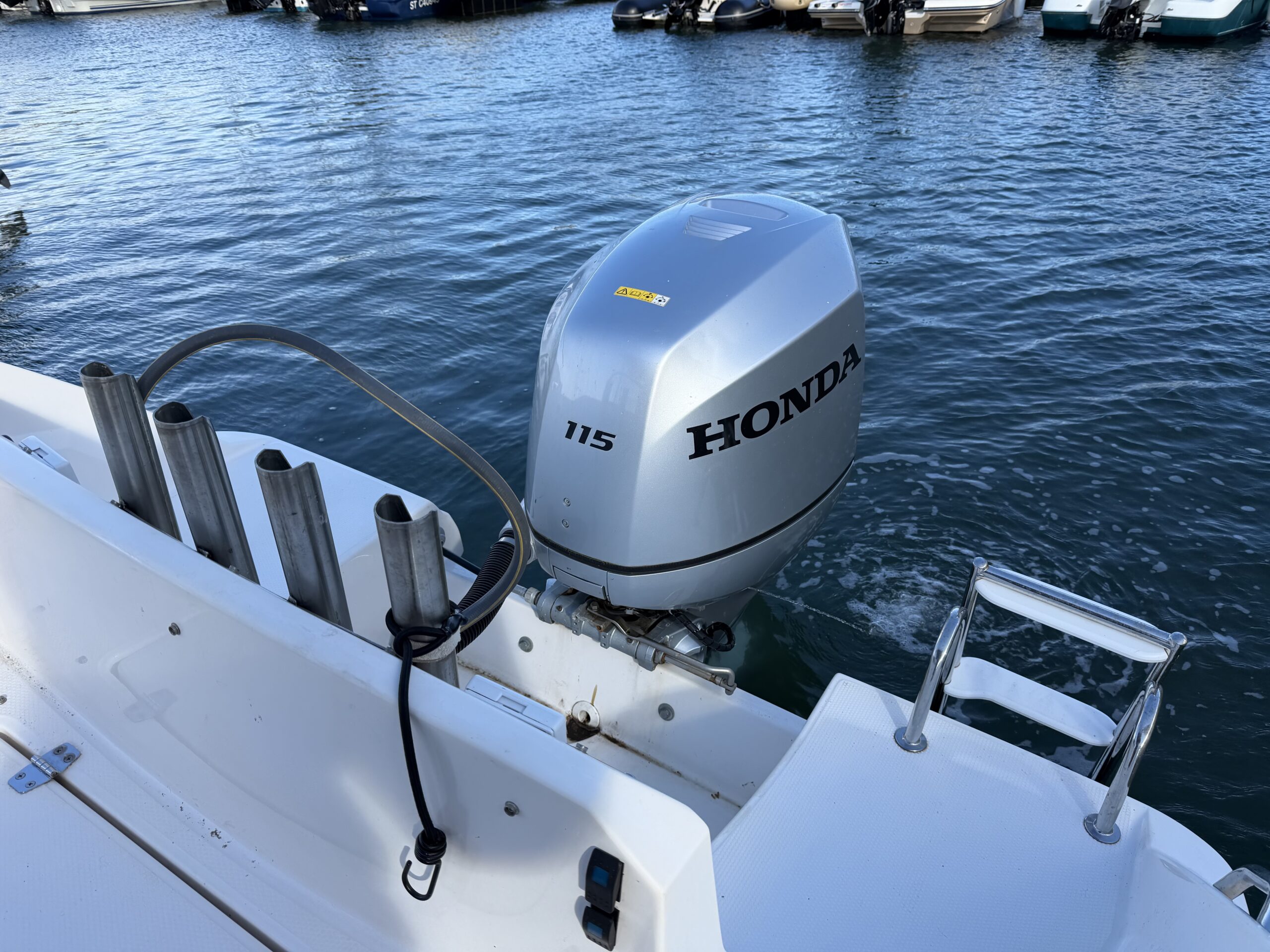 AM 560 TITANIUM – 115cv HONDA – Place De Port