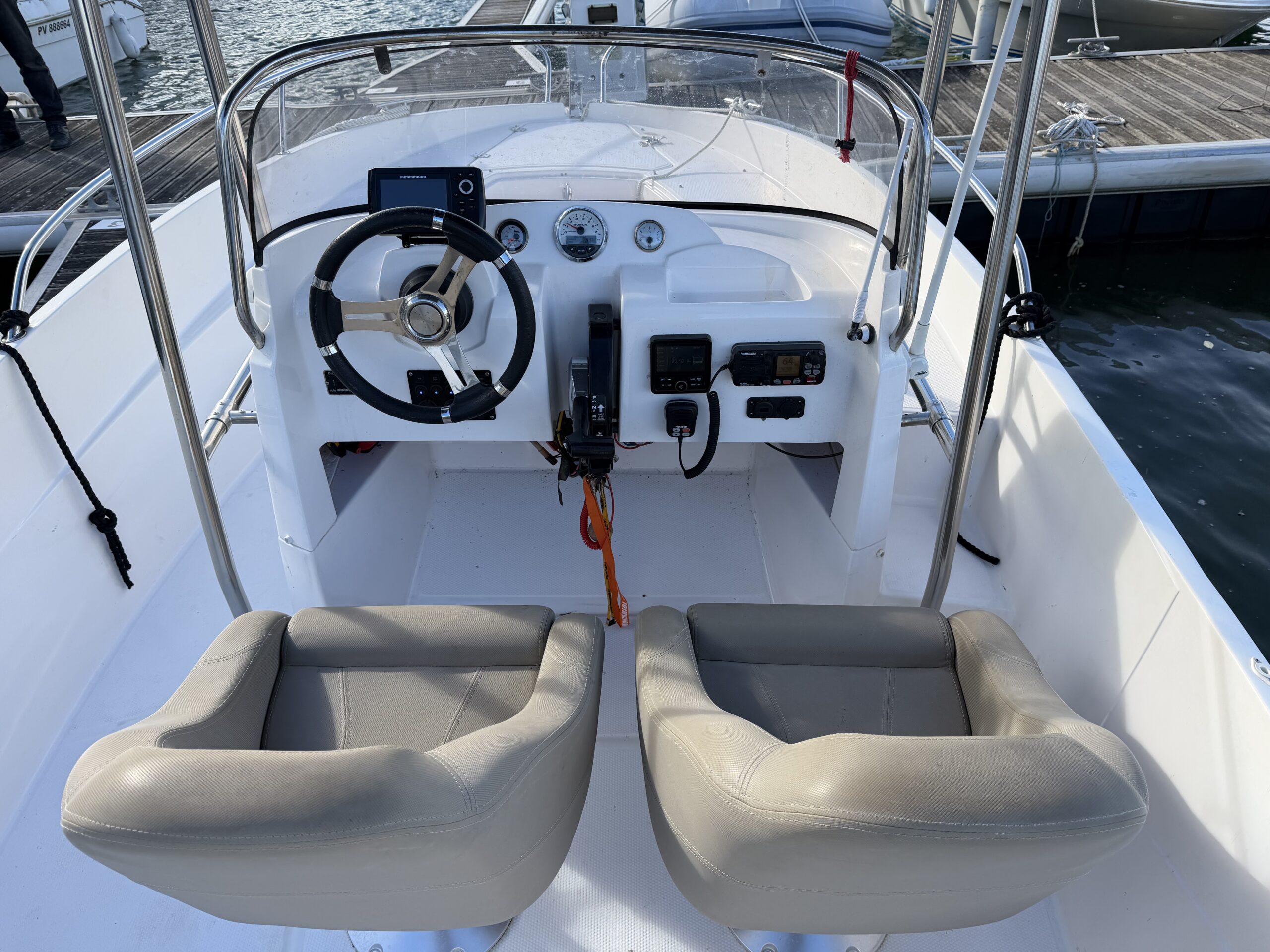 AM 560 TITANIUM – 115cv HONDA – Place De Port