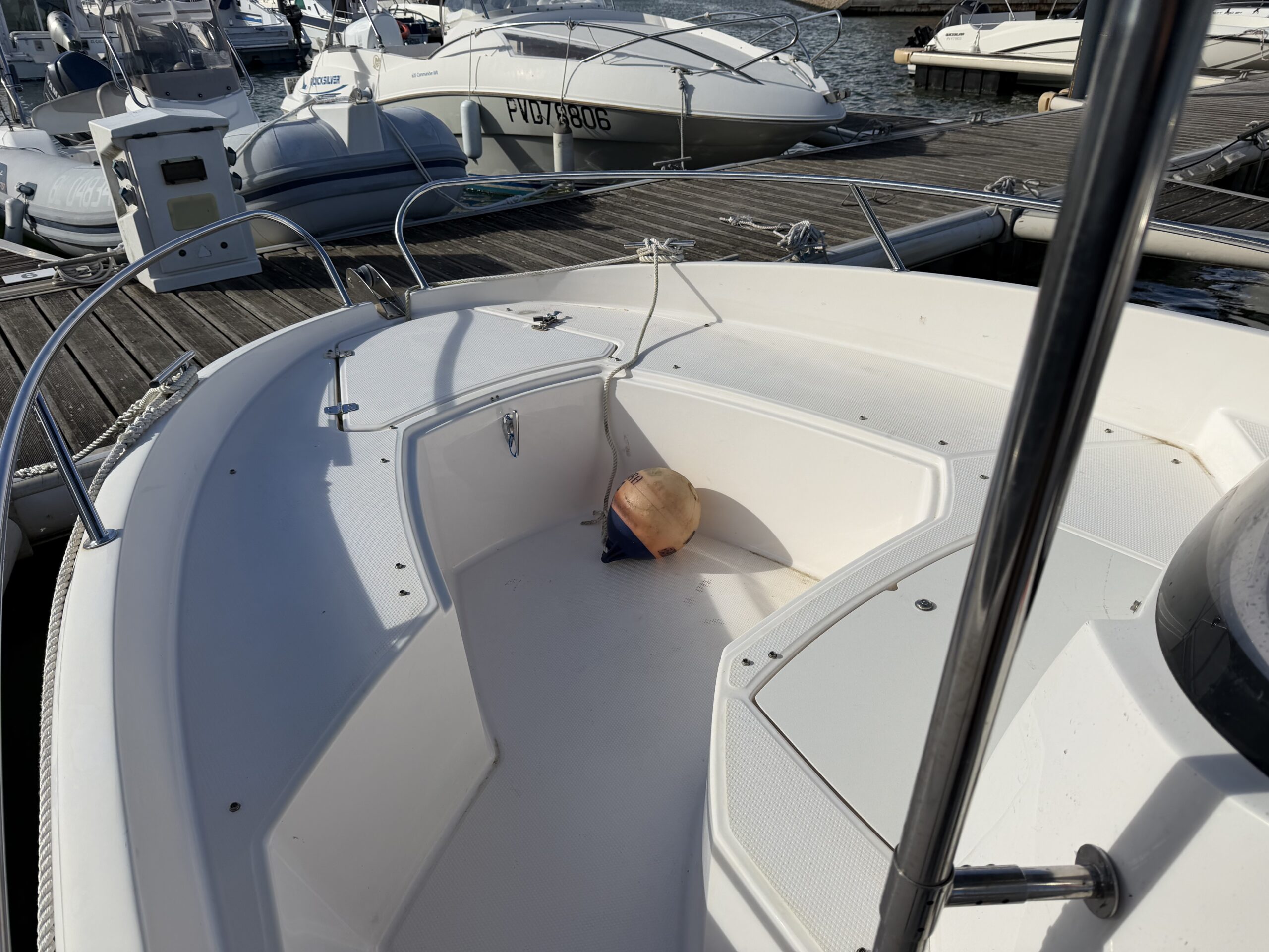 AM 560 TITANIUM – 115cv HONDA – Place De Port