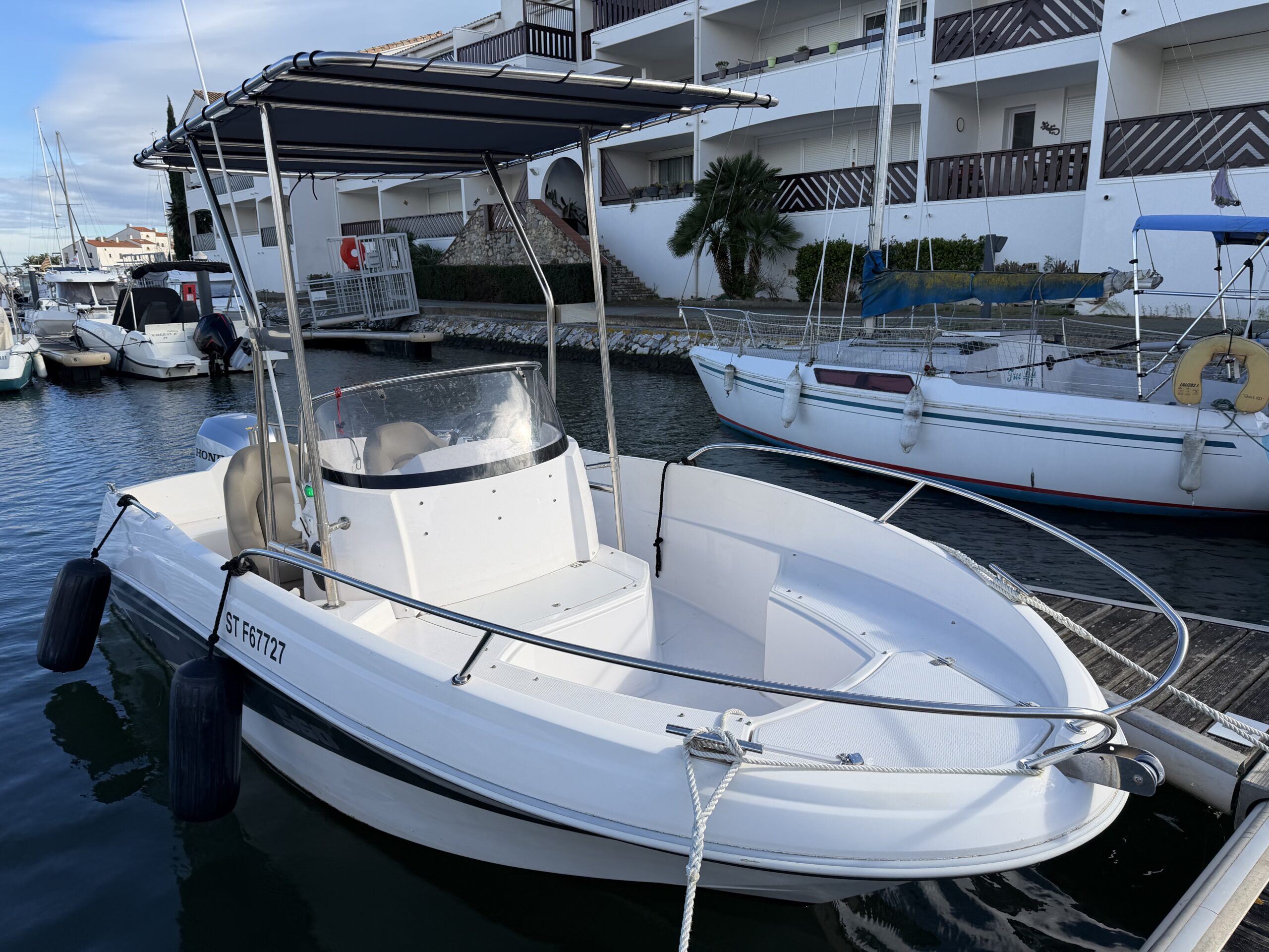 AM 560 TITANIUM – 115cv HONDA – Place De Port