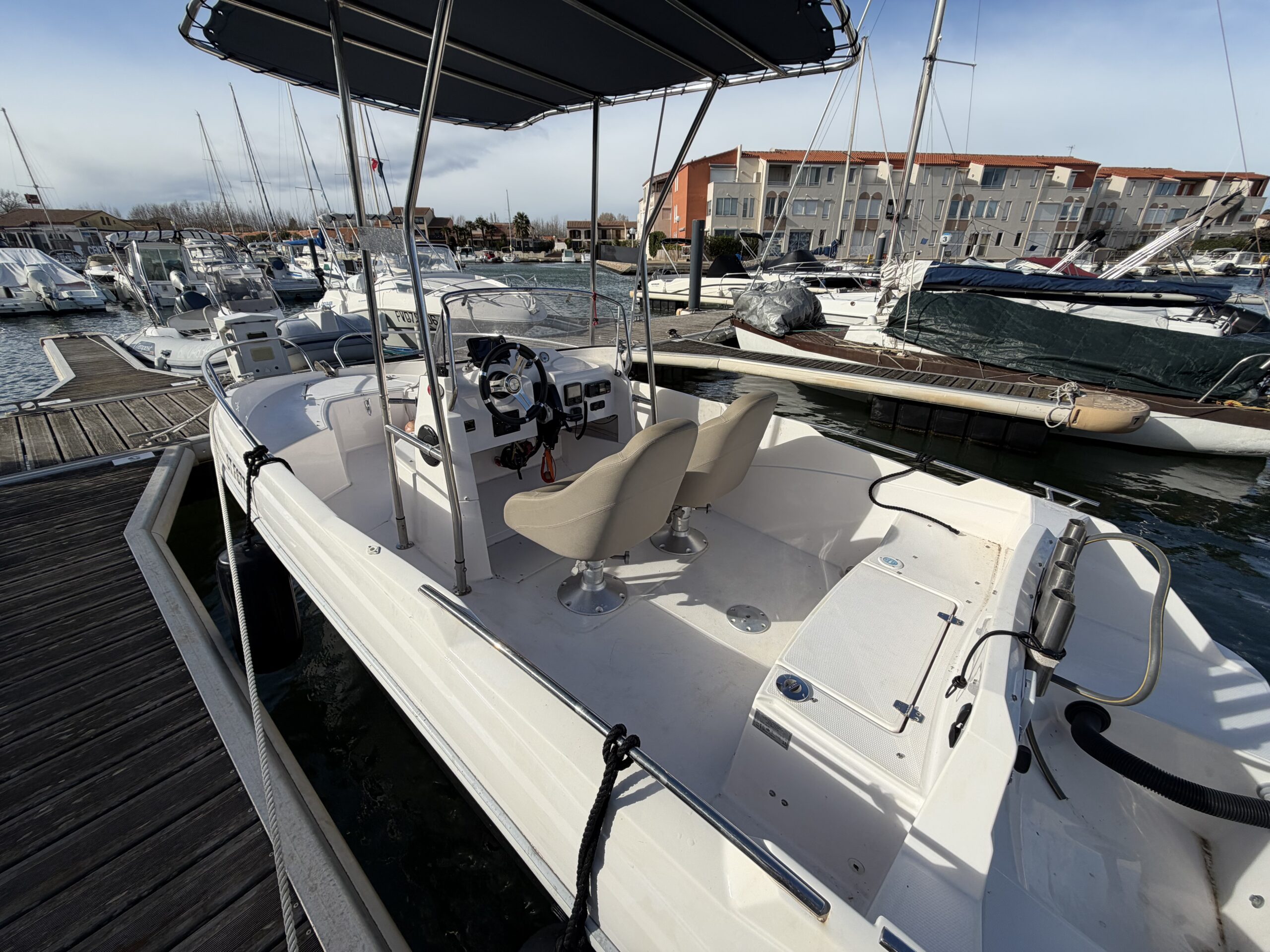 AM 560 TITANIUM – 115cv HONDA – Place De Port