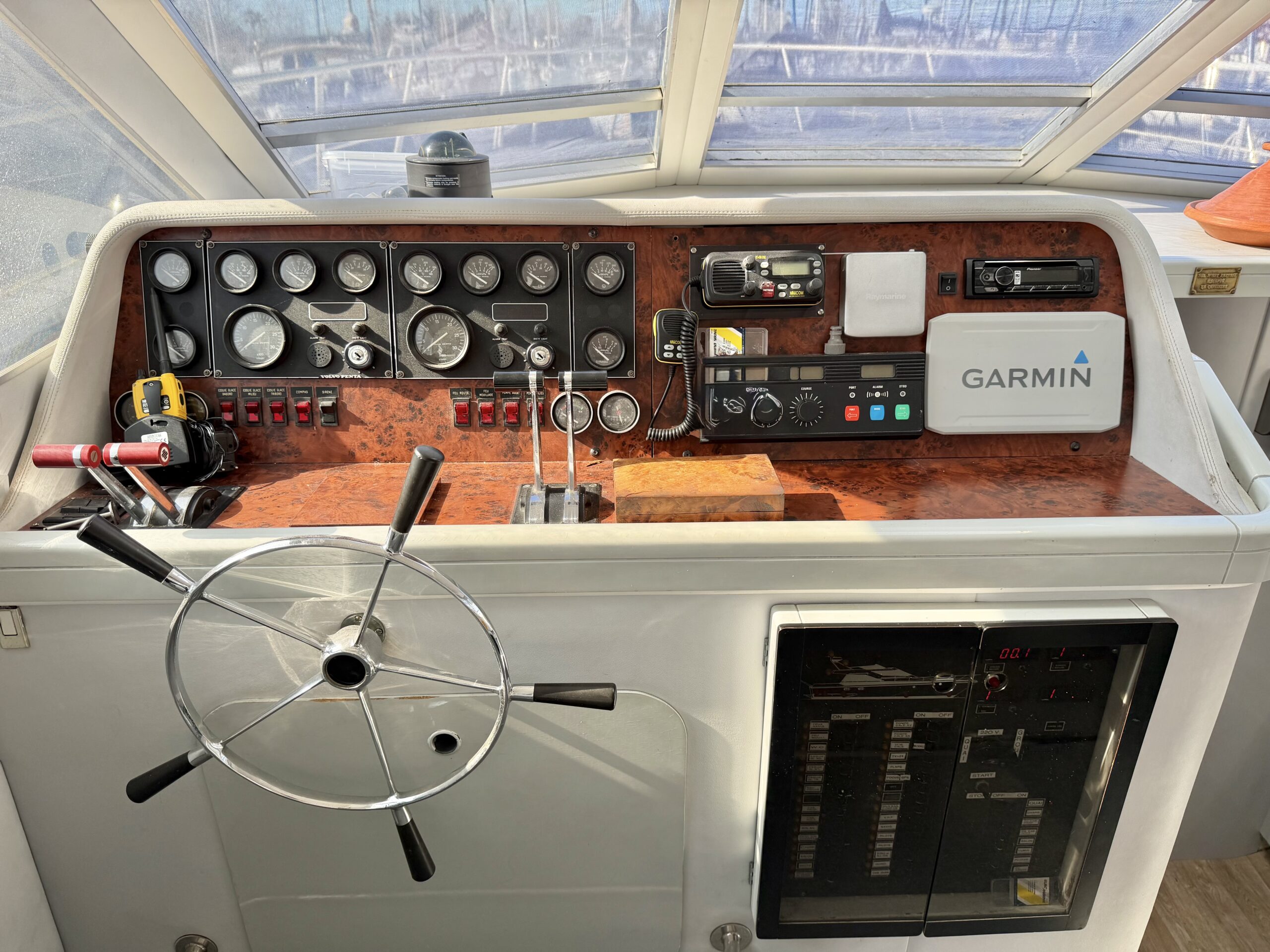 GUY COUACH 1201 2X 306CV VOLVO PENTA