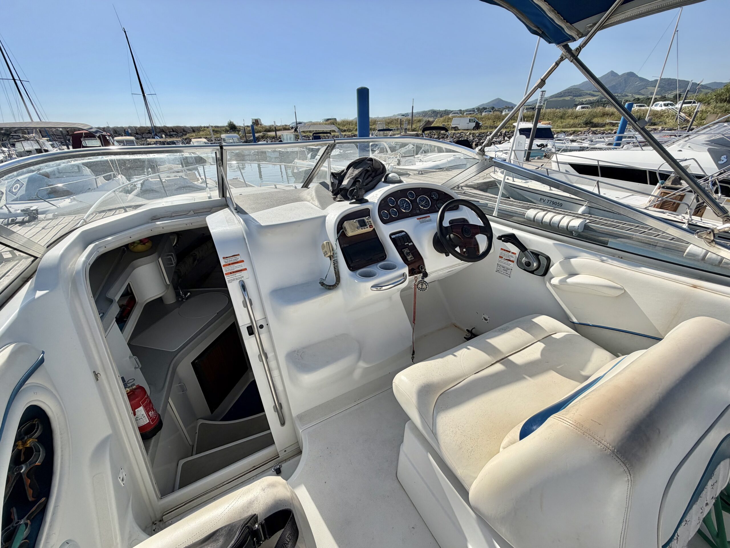 CHRIS-CRAFT CROWN 26 – Volvo Penta 5.7Gi 245 ch