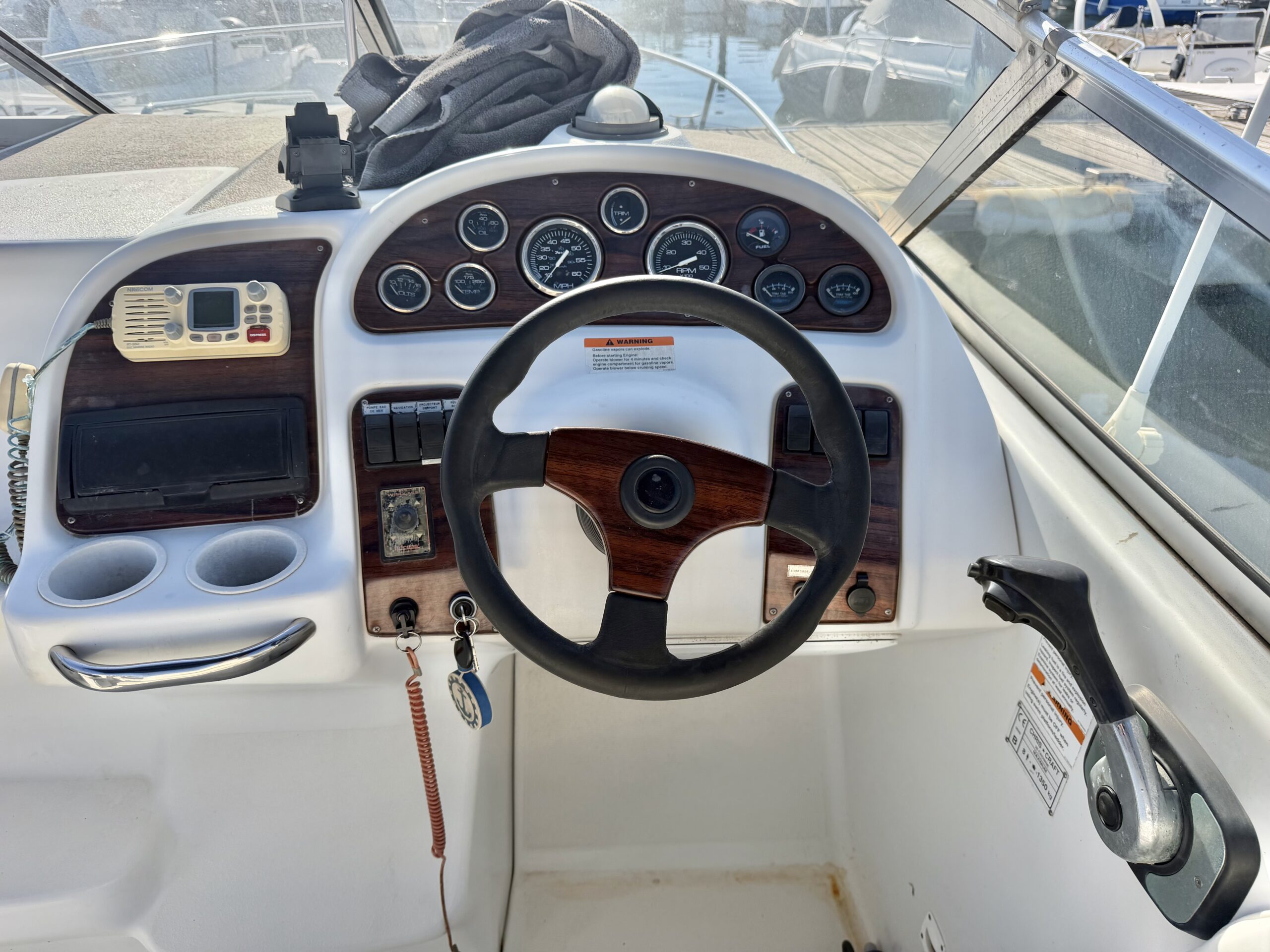 CHRIS-CRAFT CROWN 26 – Volvo Penta 5.7Gi 245 ch