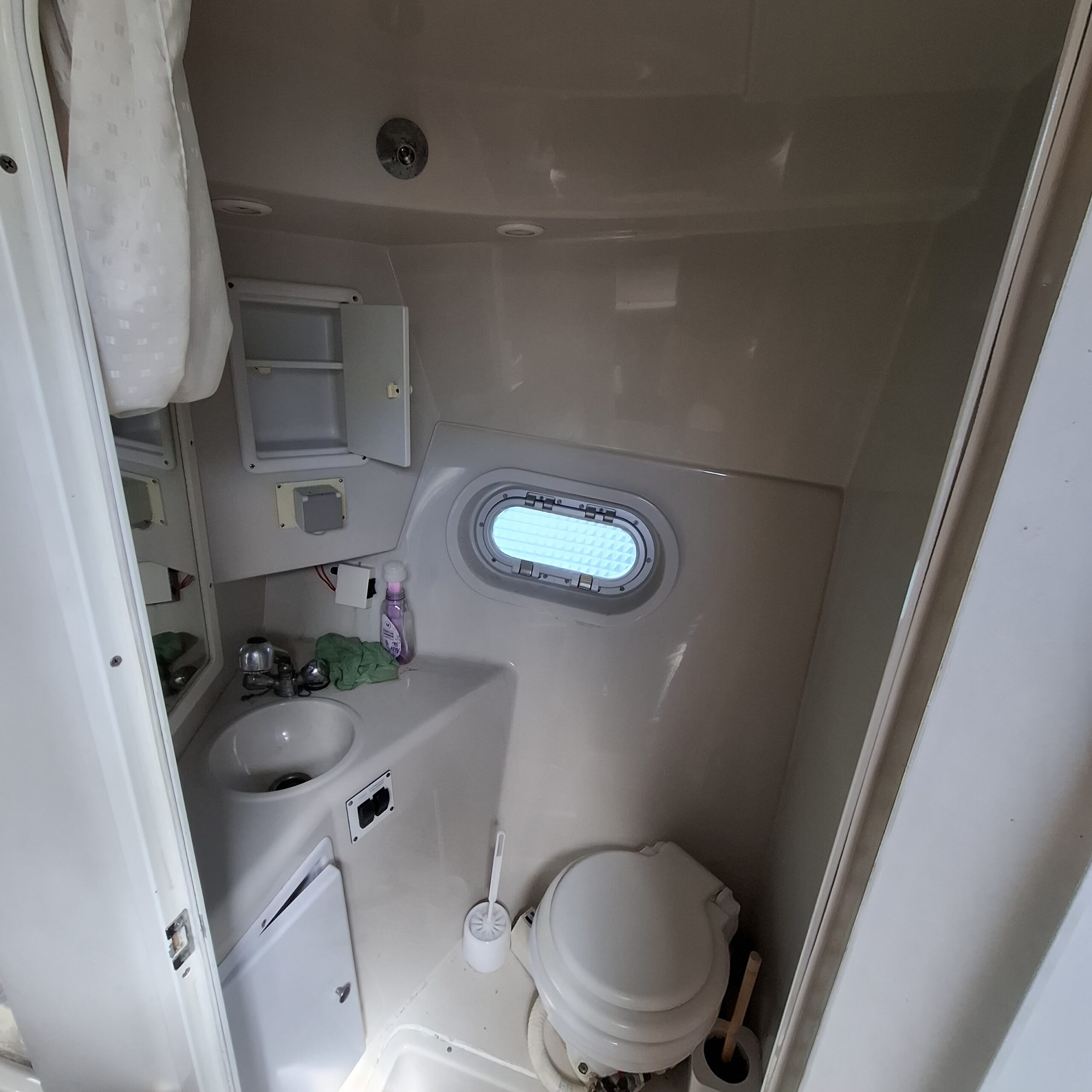 Four Winns 268 vista – Volvo Penta 5.0 GI 245 cv